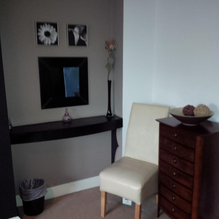 The White Heart Hotel Sheffield Room photo