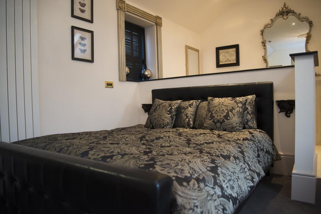 The White Heart Hotel Sheffield Room photo